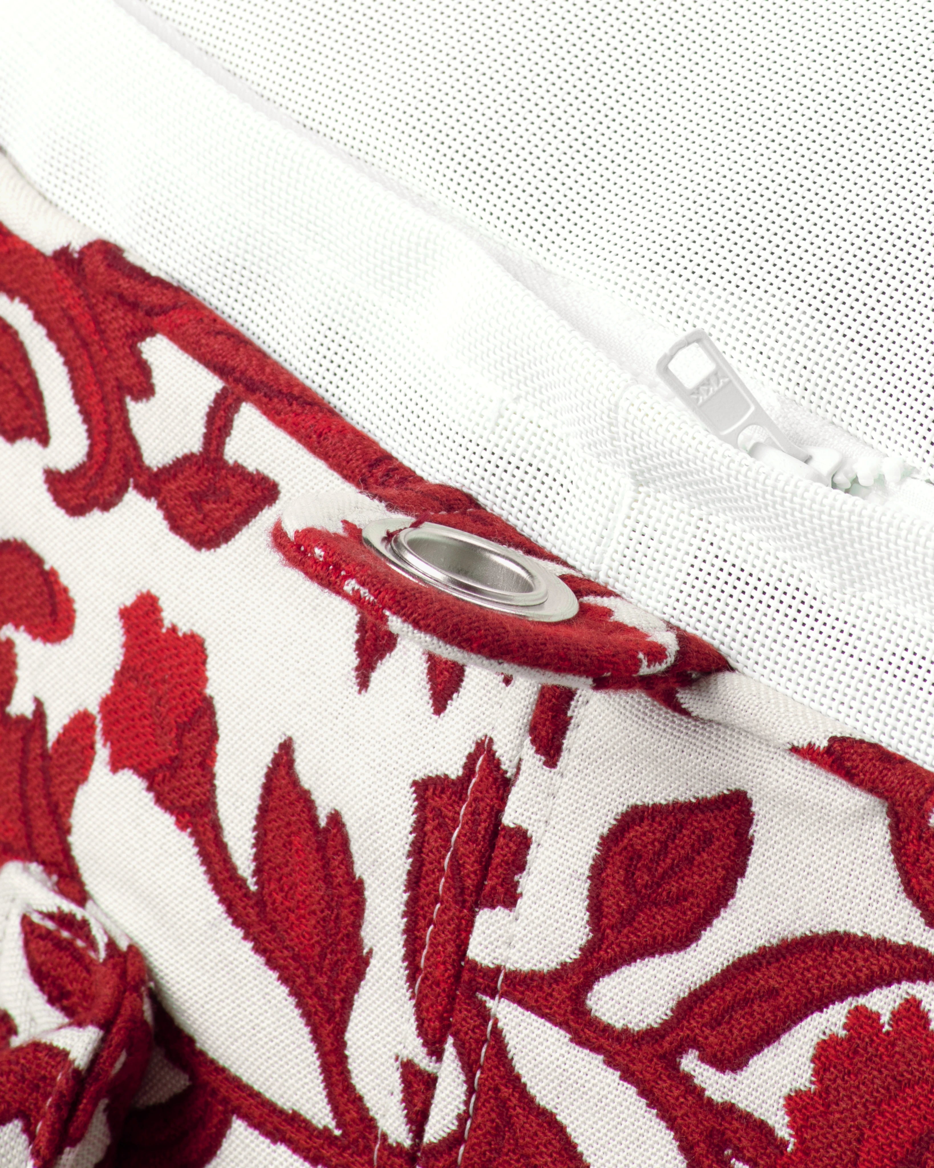 Detail of the eyelet of the striped round pool float, showcasing discreet functionality and premium construction.